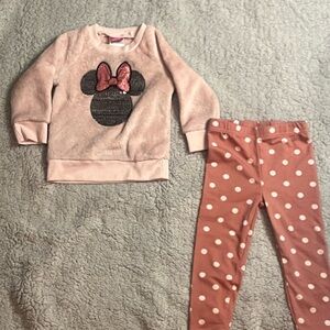 Adorable Baby Girl 18-Month Minnie Mouse Outfit – Includes Sweater & Leggings! 💕